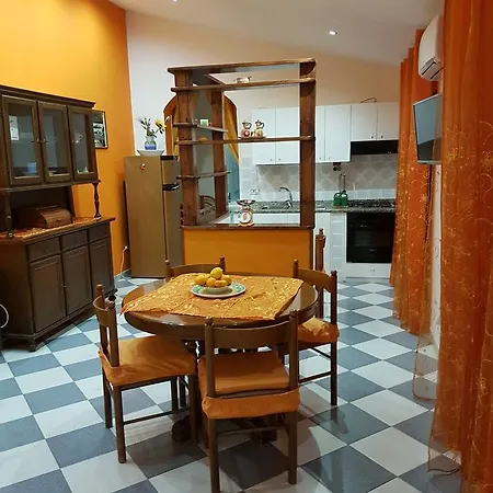 Casa Vacanze Via Pola * San Giorgio (Messina)